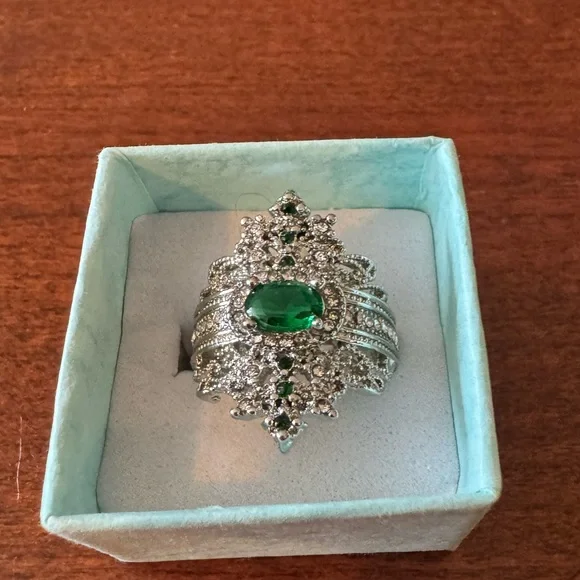 Crown Inlaid Emerald Green Gemstone, Lab created, Vintage Inspired Ring, Sz 7 - Picture 7 of 12